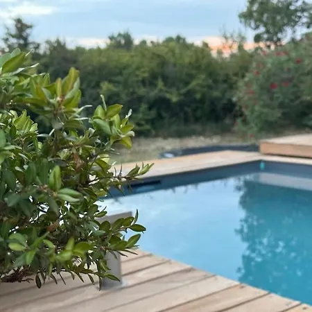 Avec Piscine Nyaraló Rochefort-du-Gard