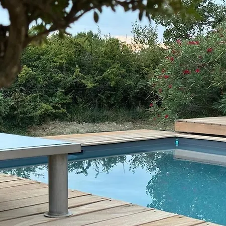 Avec Piscine Nyaraló Rochefort-du-Gard